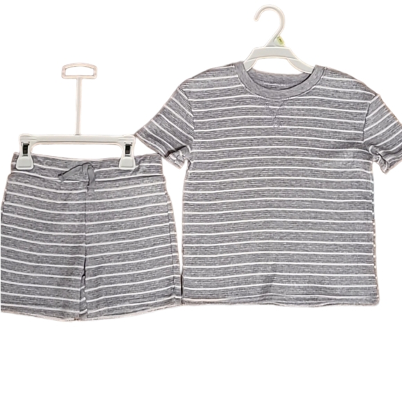 OKIE DOKIE TODDLER GIRLS GRAY STRIPED SET TOP AND MATCHING SHORTS SIZE 4T - Picture 1 of 9
